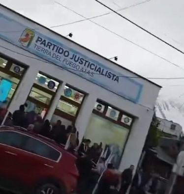 Balas en Ushuaia: un hombre herido durante un acto del PJ